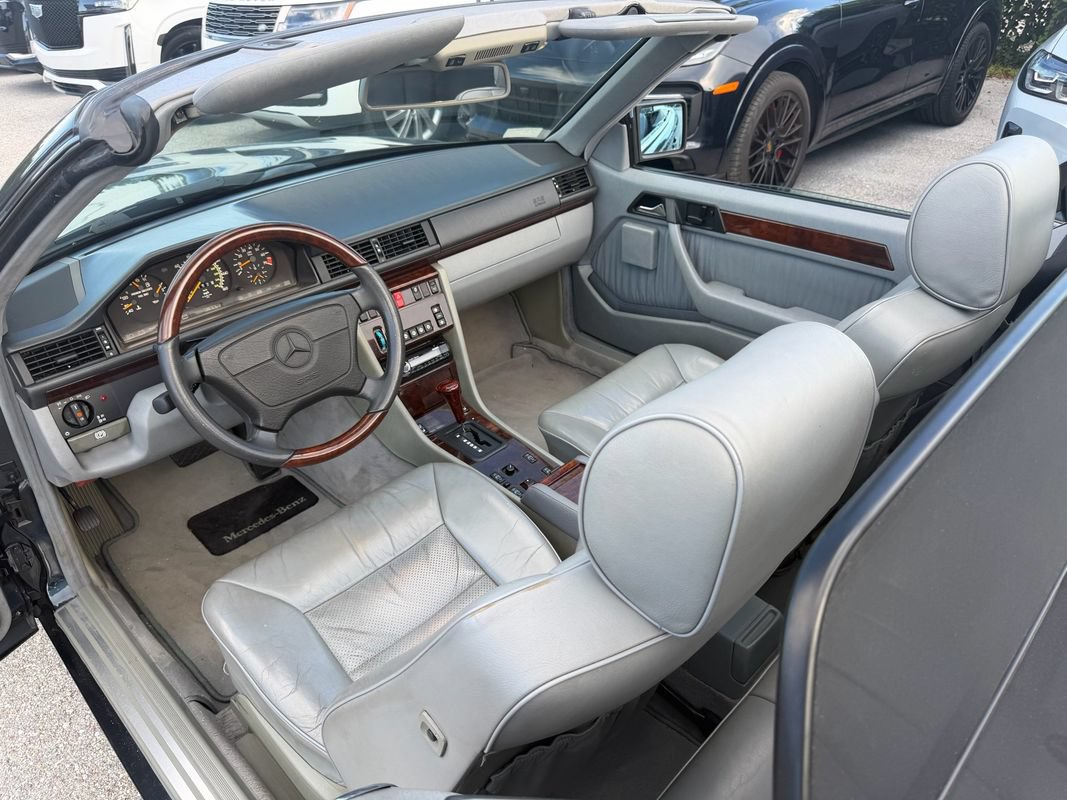 Used 1995 Mercedes-Benz E 320 Convertible image 9