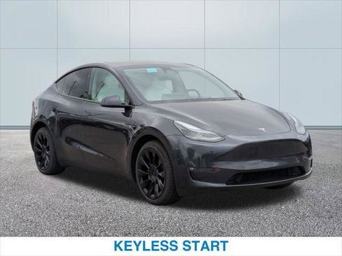 Used 2024 Tesla Model Y Long Range AWD/4WD image 4