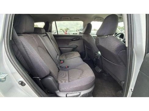 Certified 2025 Toyota Highlander LE FWD image 37