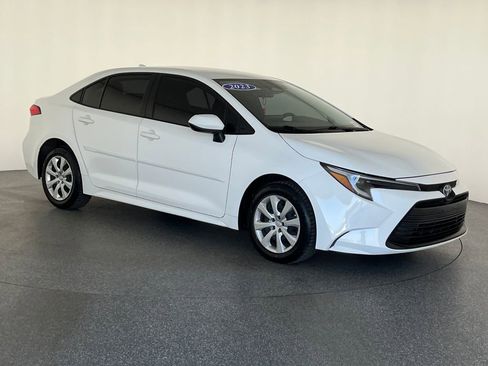 Used 2023 Toyota Corolla LE image 9