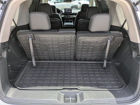 Used 2023 Honda Pilot Touring image 11