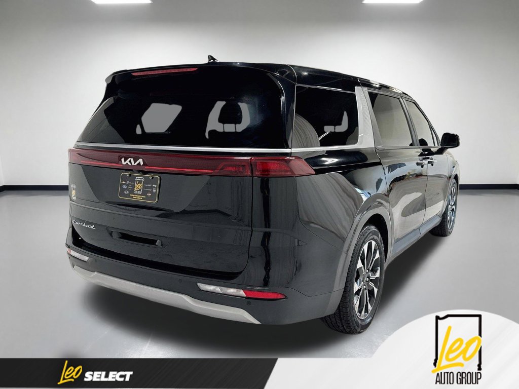 Used 2022 Kia Carnival EX FWD image 8