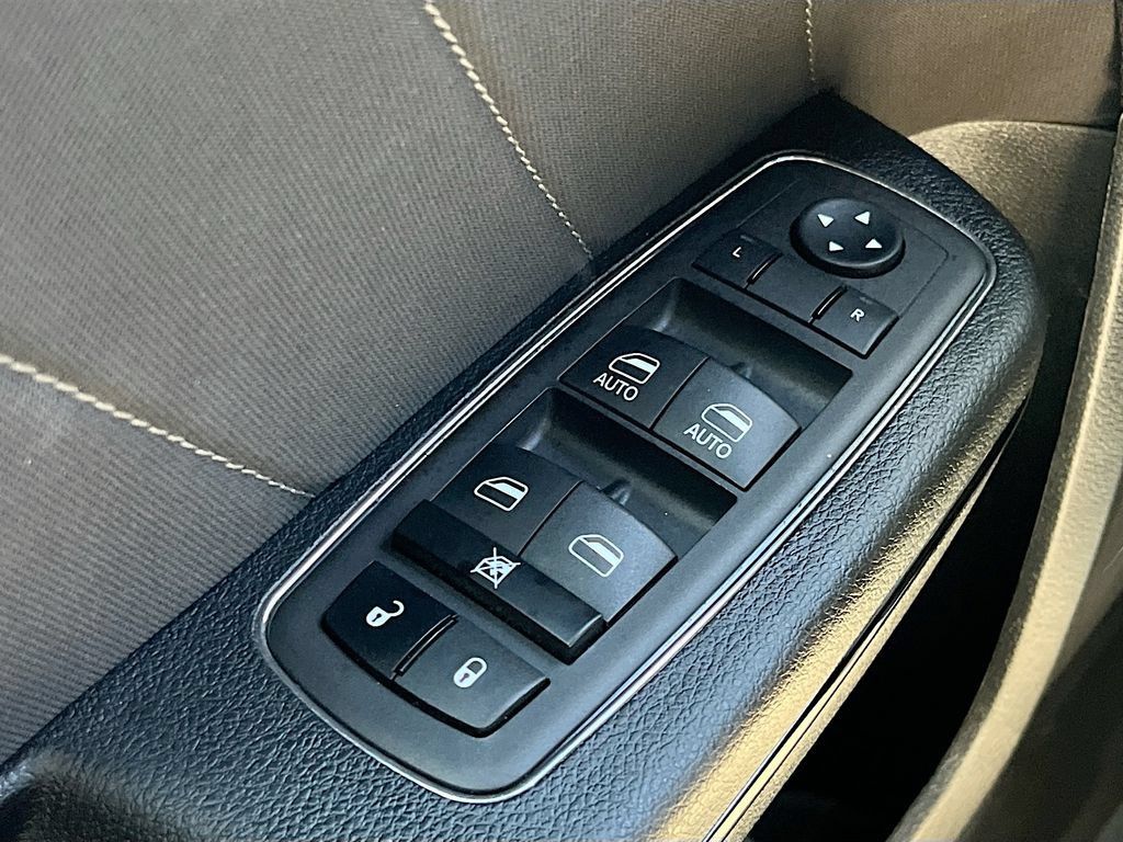 Used 2023 Dodge Charger SXT w/ Blacktop Package AWD/4WD image 17