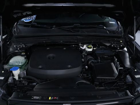 Used 2019 Volvo XC40 T5 R-Design image 35