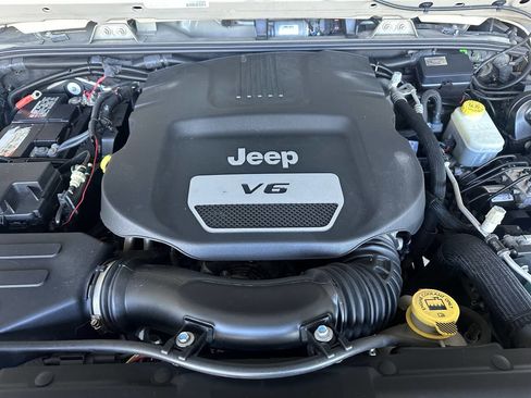 Used 2017 Jeep Wrangler Unlimited Rubicon image 42