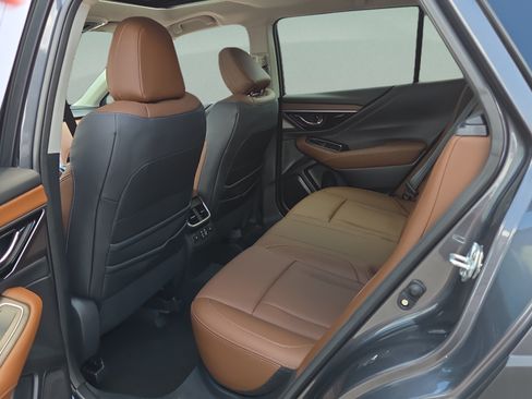Used 2025 Subaru Outback Touring AWD/4WD image 11