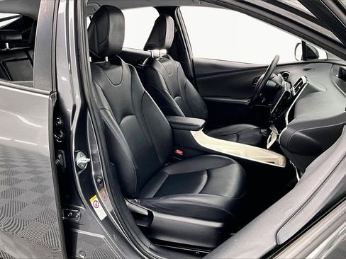 Used 2016 Toyota Prius Three Touring image 7