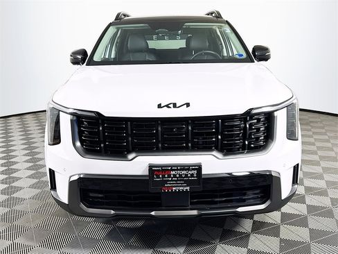 Used 2025 Kia Sorento SX image 2
