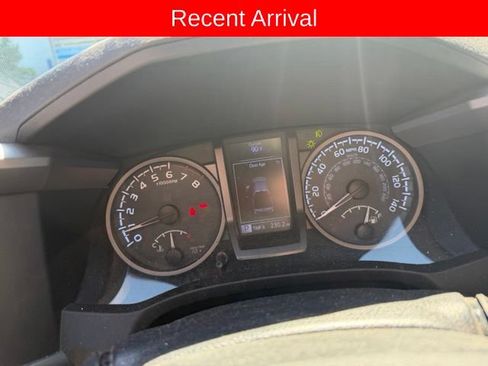 Used 2019 Toyota Tacoma TRD Off-Road w/ TRD Premium Off Road Package AWD/4WD image 9