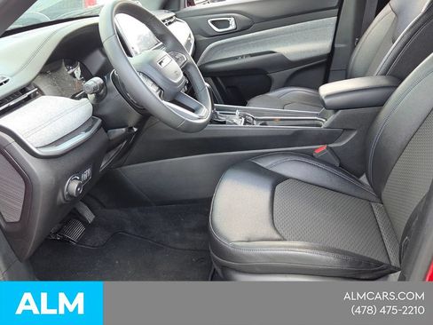 Used 2025 Jeep Compass Latitude AWD/4WD image 6
