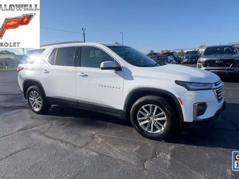 Used 2023 Chevrolet Traverse LT FWD image 2