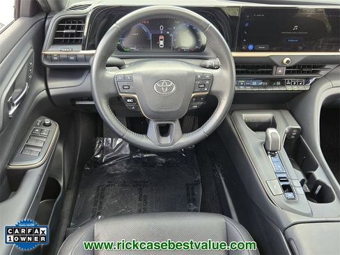 Used 2023 Toyota Crown Limited image 13