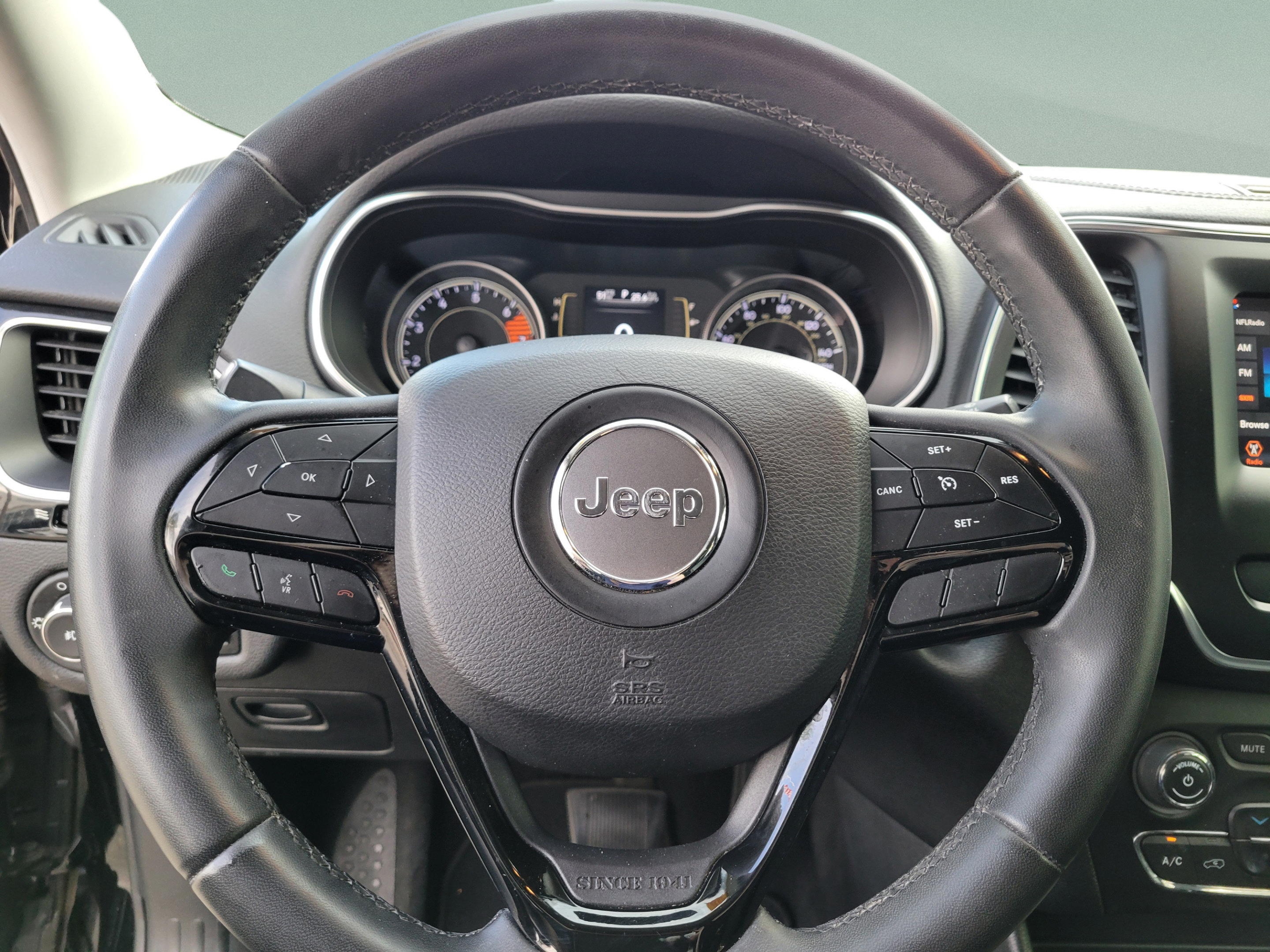Used 2020 Jeep Cherokee Latitude Plus FWD image 19