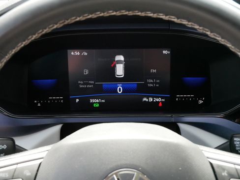 Certified 2022 Volkswagen Taos SE w/ Panoramic Sunroof Package AWD/4WD image 21