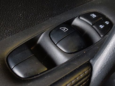 Used 2020 Nissan Rogue Sport SV FWD image 27