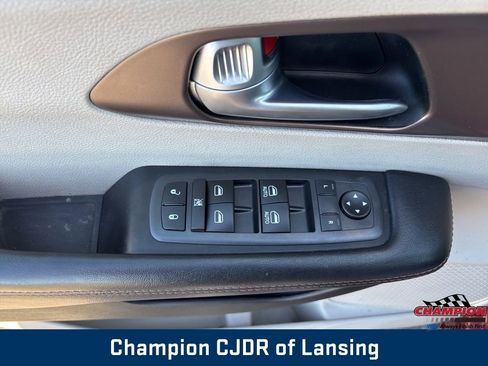 Used 2018 Chrysler Pacifica Touring-L Plus w/ Tire & Wheel Group image 19