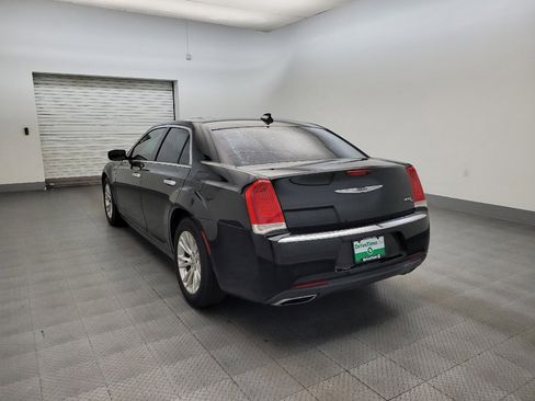 Used 2015 Chrysler 300 C RWD image 5