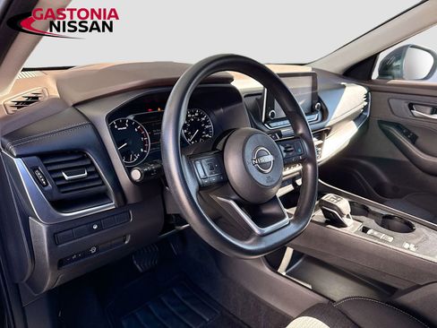 Used 2023 Nissan Rogue SV image 11