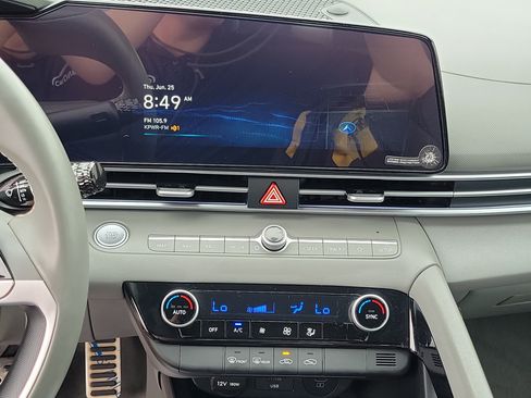 Certified 2025 Hyundai Elantra SEL FWD image 15
