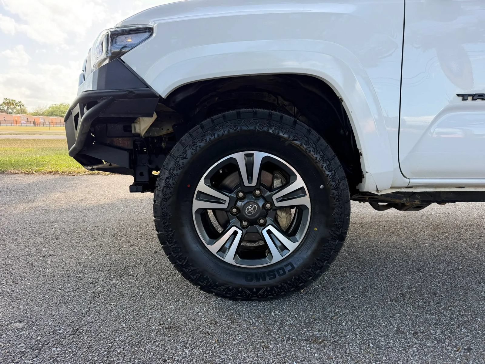 Used 2019 Toyota Tacoma TRD Sport w/ Technology Package AWD/4WD image 21