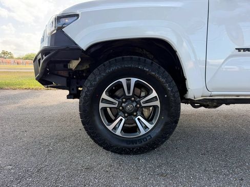 Used 2019 Toyota Tacoma TRD Sport w/ Technology Package AWD/4WD image 21