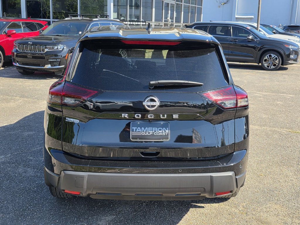 Used 2024 Nissan Rogue S FWD image 4