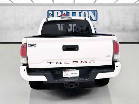 Used 2021 Toyota Tacoma TRD Off-Road w/ TRD Premium Off Road Package AWD/4WD image 6