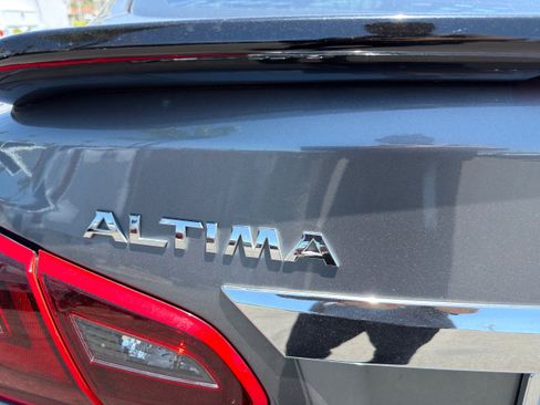 Used 2017 Nissan Altima 2.5 SR w/ Midnight Edition Package FWD image 37