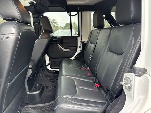 Used 2018 Jeep Wrangler Unlimited Sahara image 29