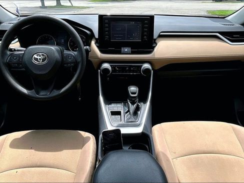Used 2019 Toyota RAV4 LE FWD image 12