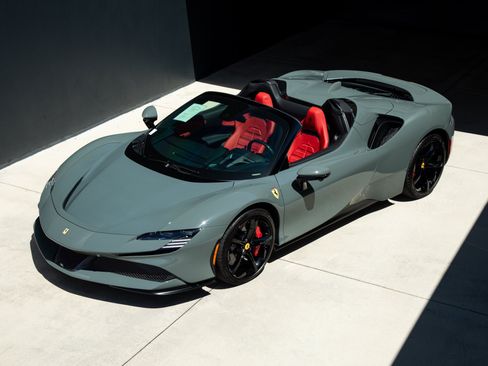 Certified 2025 Ferrari SF90 Spider AWD/4WD image 31