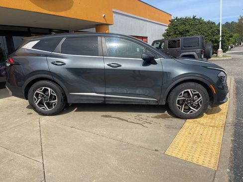 Used 2024 Kia Sportage LX FWD image 3
