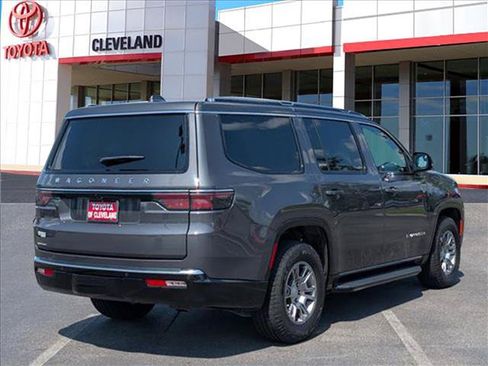 Used 2023 Jeep Wagoneer 4WD image 7