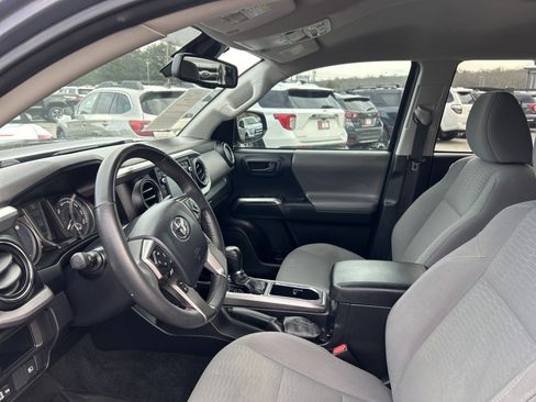 Used 2018 Toyota Tacoma SR5 image 19