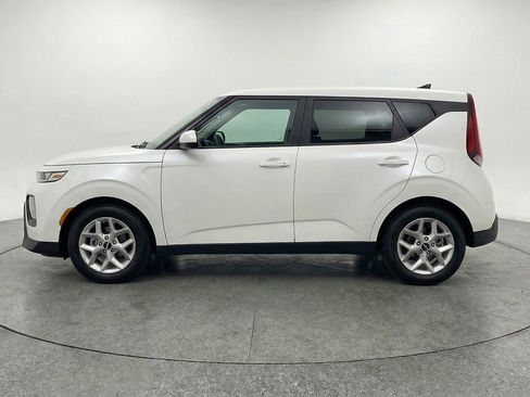 Used 2025 Kia Soul LX w/ LX Technology Package image 5