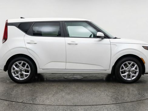 Used 2025 Kia Soul LX w/ LX Technology Package image 11