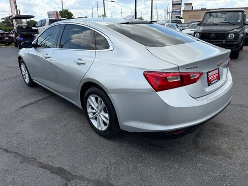 Used 2018 Chevrolet Malibu LT image 3