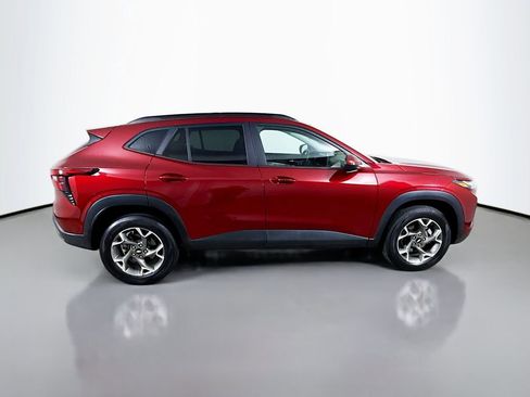 Used 2025 Chevrolet Trax LT w/ LT Convenience Package FWD image 8