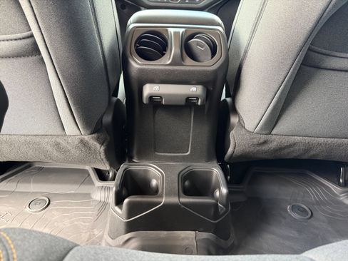 Used 2025 Jeep Wrangler Unlimited Sport AWD/4WD image 24