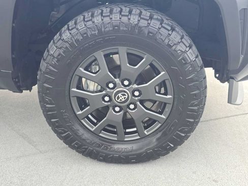 Certified 2025 Toyota 4Runner SR5 AWD/4WD image 9