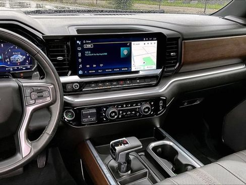 Used 2024 Chevrolet Silverado 1500 High Country w/ High Country Premium Package AWD/4WD image 6