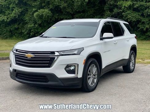 Used 2023 Chevrolet Traverse LT FWD image 3