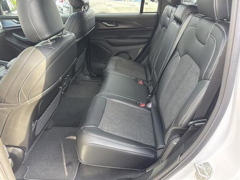 New 2025 Jeep Grand Cherokee Altitude image 18