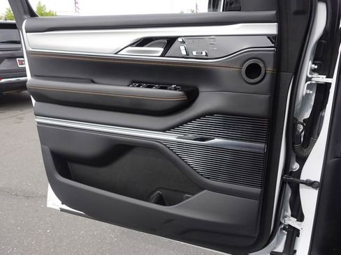 Used 2023 Jeep Grand Wagoneer Series III w/ HD Trailer Tow Package AWD/4WD image 23