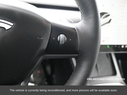 Used 2022 Tesla Model Y Long Range image 27