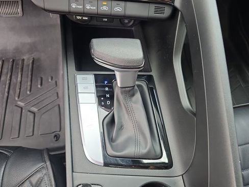 Used 2023 Hyundai Elantra SEL image 18