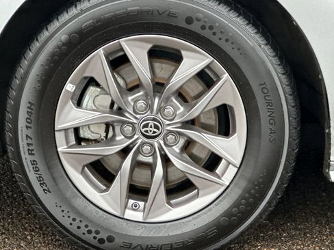 Used 2024 Toyota Sienna XLE image 27