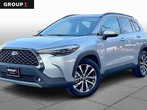 Used 2023 Toyota Corolla Cross XLE image 1
