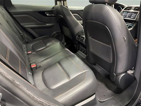 Used 2019 Jaguar F-PACE Prestige image 34
