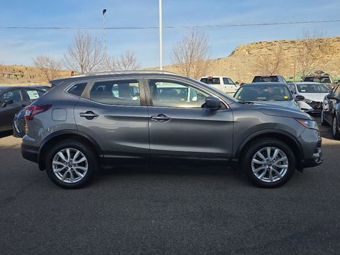 Used 2021 Nissan Rogue Sport SV image 6
